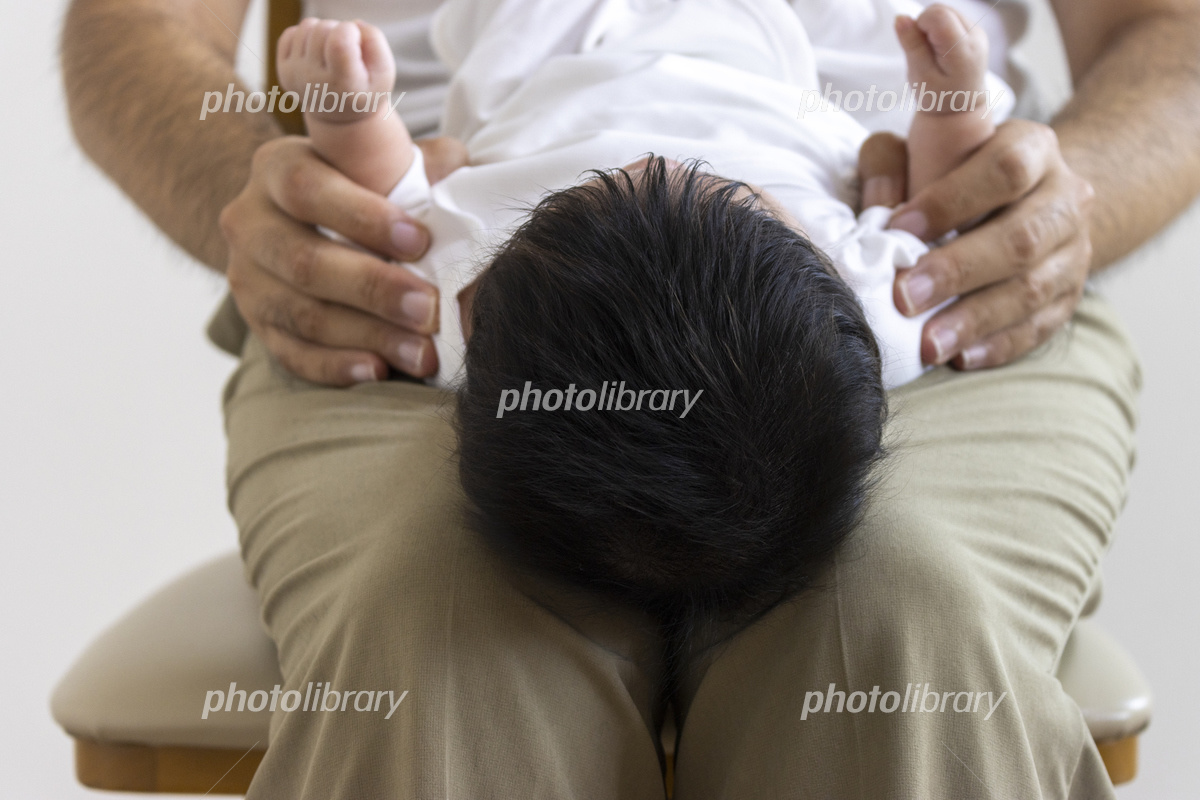 生後1カ月過ぎたら始める腹ばいあそび - YouTube