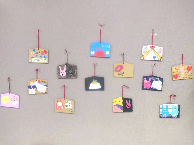加賀福祉会 やわらぎ ブログ :デイサービス 手作り絵馬と書初め