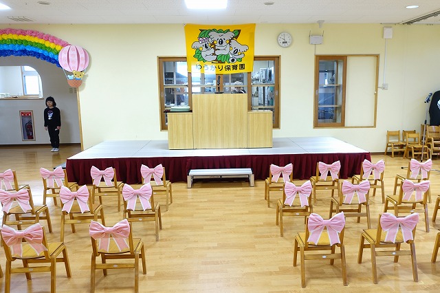 ゲストの皆にも喜んでもらいたい♡参列者の椅子を彩る「ゲストチェアーデコレーション」アイデアまとめ♩marry マリー