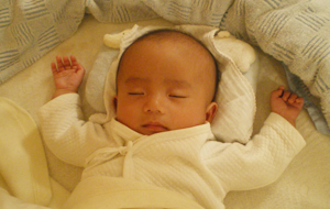 大人のバンザイ寝は要注意！はやし健康グループ