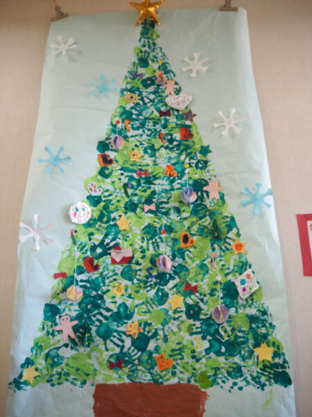 レパートリーがグンと広がる！?クリスマスツリー製作アイデア15選保育と遊びのプラットフォーム ほいくる