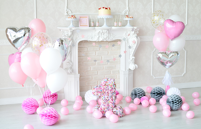 お誕生日サプライズ！ ホテルのお部屋にバルーンデコレーション💖 彼女さまから彼氏さまに向けたサプライズプレゼントです。お2人がディナーで外出中にこっそり飾り付け🎀お部屋から見える東京タワーがとっても綺麗でロマンチックです！ ブルーのグラデーションで大人っ