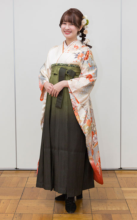 日本女子大学生の袴美人スナップ・着こなし&ヘアスタイル卒業はかまレンタル 袴美人.com