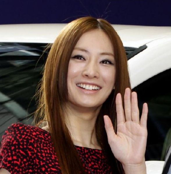 石黒彩、結婚25周年の記念にウエディングフォトをおねだり「わあー！！綺麗です〜〜」 DailyNewsOnline ｄメニューニュース NTTドコモ