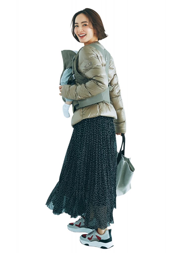 ママコートは買うべき？抱っこ紐ママの冬のアウタースタイル15選VERY