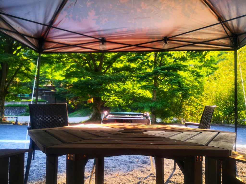 家族でバーベキュー：イラスト無料