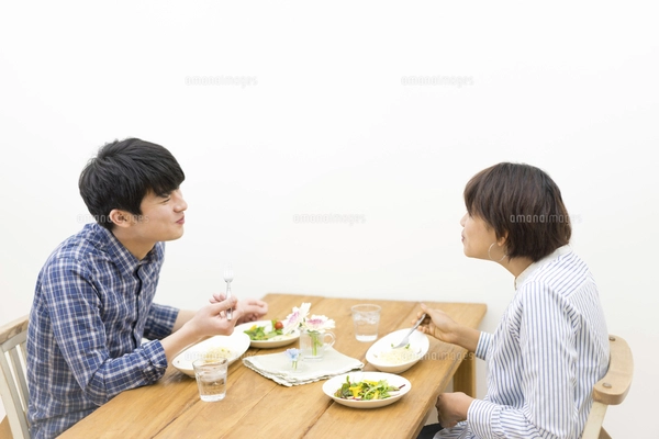 幸せなカップル - 20代のストックフォトや画像を多数ご用意 - 20代, 2人, アジアおよびインド民族 - iStock