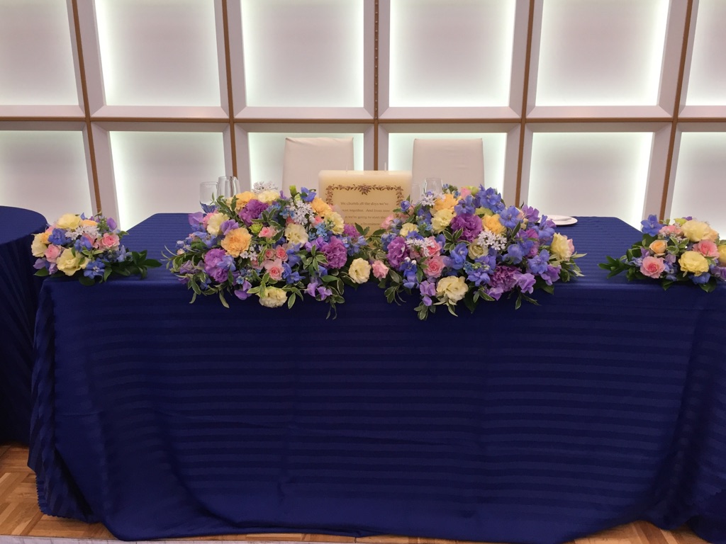 青系装花」のアイデア 18 件 2025結婚式 テーブル, テーブル 装花, 結婚式 装花