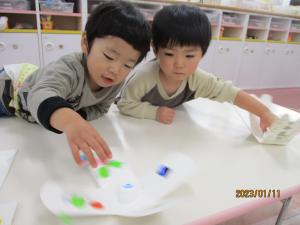 保育園のお正月遊び12選 由来・遊び方・ねらい解説 保育士・幼稚園教諭のための情報メディア ほいくis ほいくいず