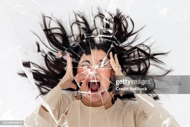 怒る女の子のイラストかわいい無料イラスト