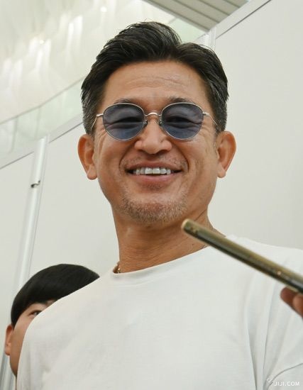 いつまでもお似合い」「美男美女」 キングカズ＆三浦りさ子、27回目の結婚記念日に“絵になりすぎる”夫婦ショットねとらぼ