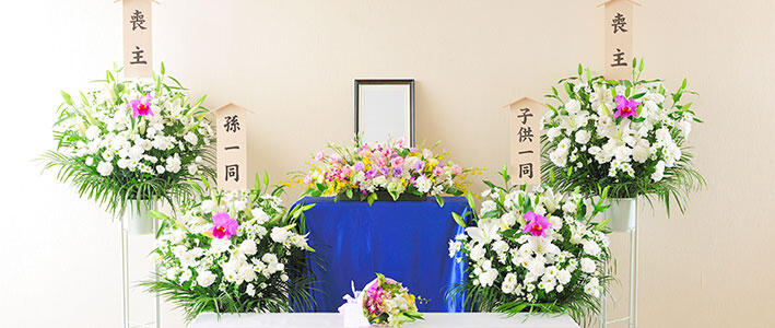 流れ献花方式 メッセージカードを案内状へ同封開催事例お別れの会・偲ぶ会・社葬のトータルプロデュースは準備代行専門会社のネクストページへ