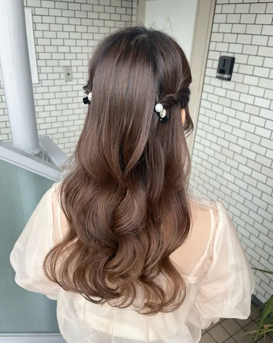 結婚式のお呼ばれヘアスタイル・髪型15選♡押さえたいマナーやNGヘアもおさらい！1ページファッションメディア - andGIRLアンドガール