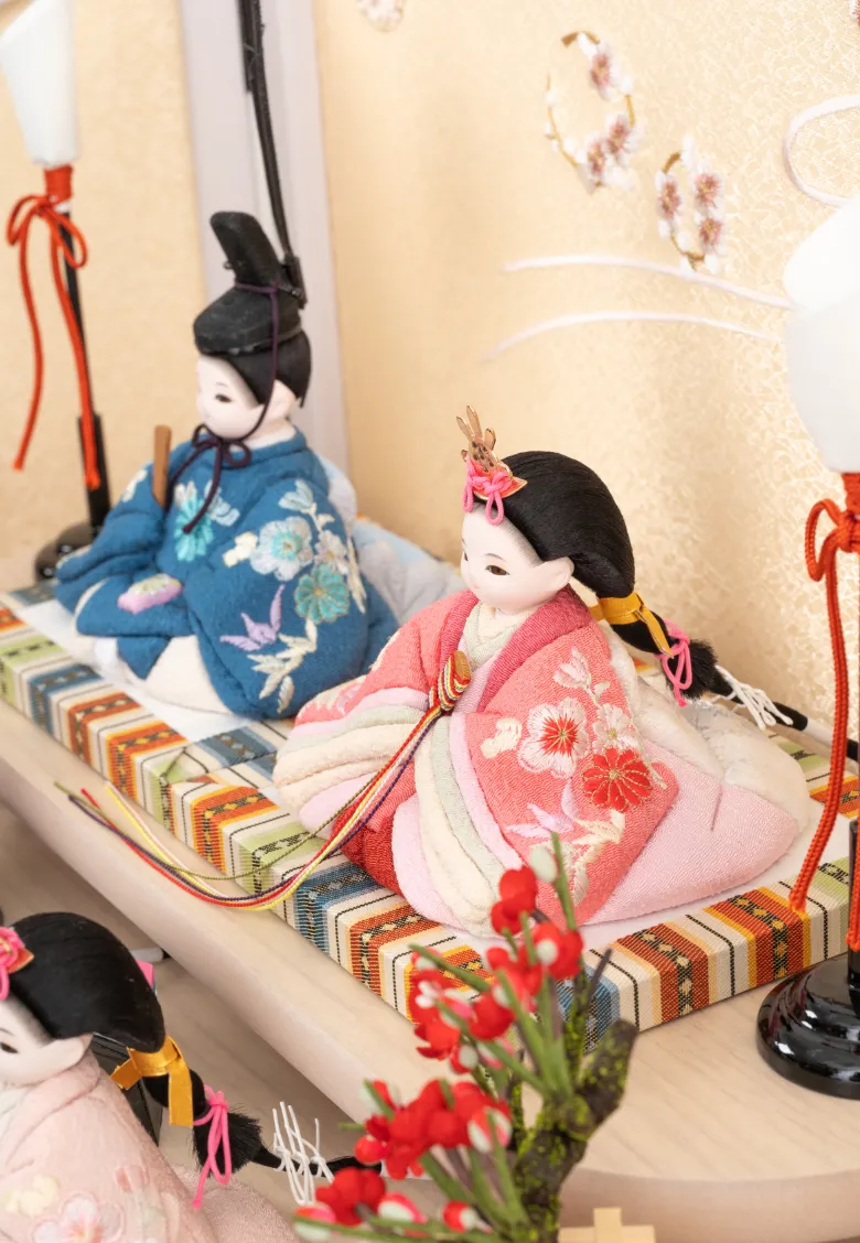 かわいい雛人形のプリンセスひな人形 コンパクトな黒塗り円形ケースセット 極上西陣織 まどか雛五人飾りワンランク上の雛人形,五月人形,提灯,山車人形製造販売 アートこうげつ