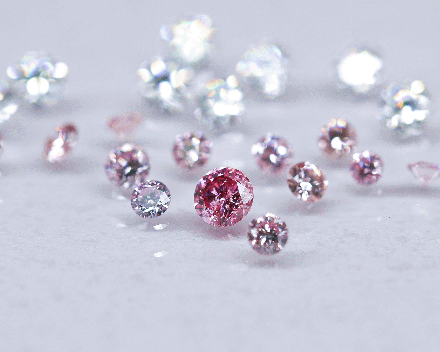 ８月６日のハッピーストーンジュエリー情報誌「ヒルズオンライン」公式サイトPR現代