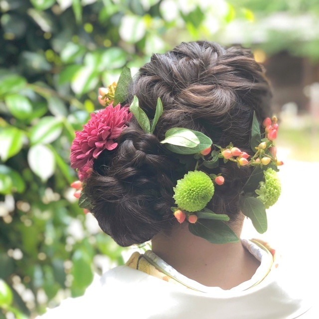 サイドアップで夏らしいヘアアレンジに♡セルフで簡単にできるやり方も解説