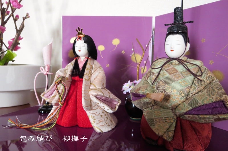 お内裏様とお雛様は、左右どっち？どちらに飾る？男雛と女雛の位置は？飾り方 – 雛人形のひなせい