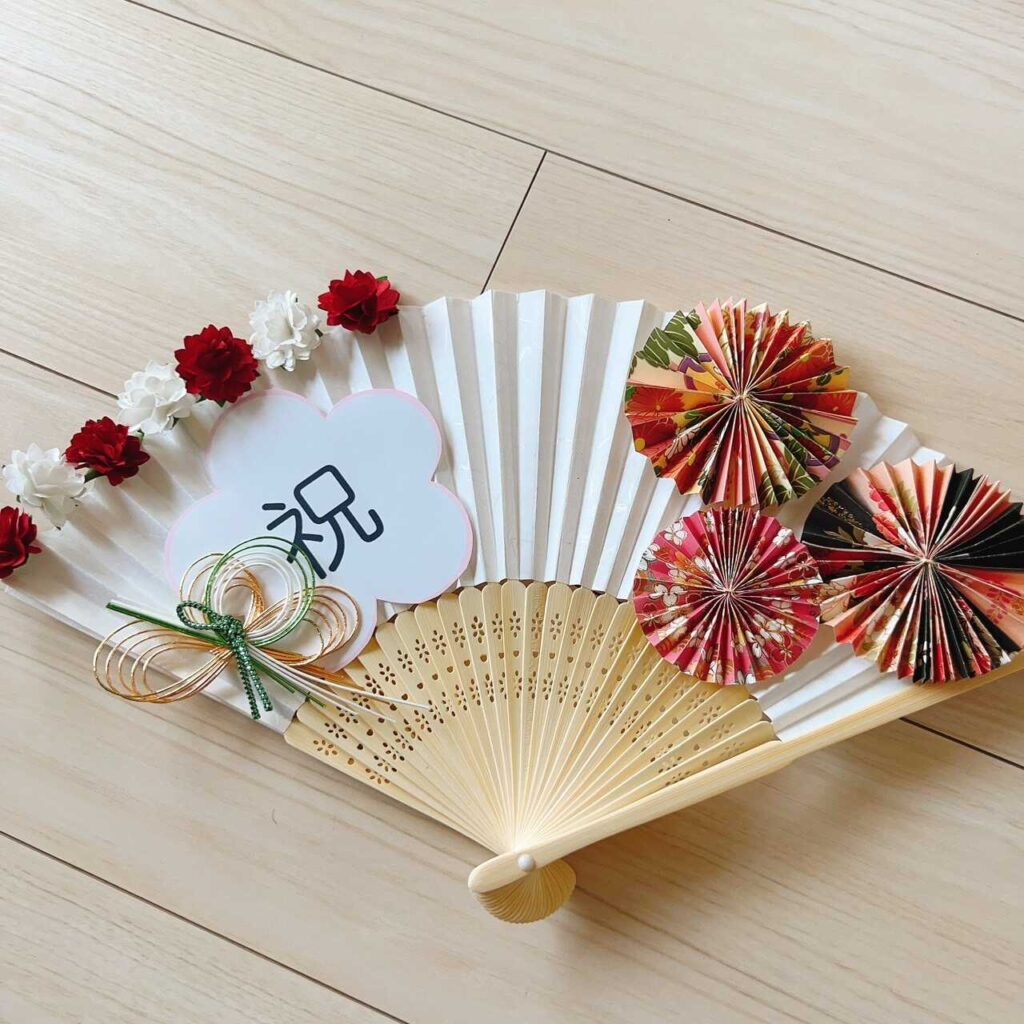 インスタで映える！結婚式のおしゃれな手作りフォトプロップスのデザイン実例＆100均グッズでの作り方紹介♪みんなのウェディングニュース