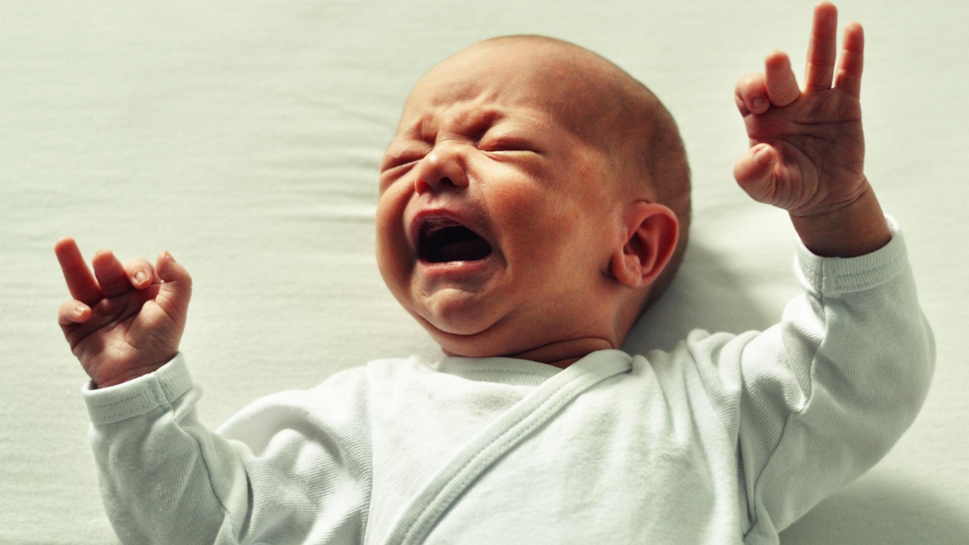 赤ちゃんが泣かない原因は？ 病院に行くべきか知りたい！ 専門家監修Baby-mo ベビモ