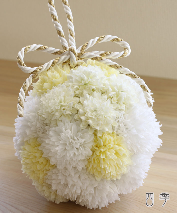 和装花嫁に人気のボールブーケ実例集！生花・造花・つまみ細工 デザインや衣装別コーデ例を紹介結婚ラジオ結婚スタイルマガジン