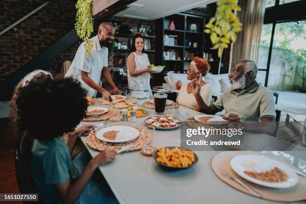 お金持ちの家族 玄関先の写真素材31393507- PIXTA