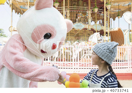 テディベアの風船を持っているピンクの髪の女の子, 遊園地 着ぐるみ パンダ かわいい 風船, Hd写真撮影写真, 肌背景壁紙画像素材無料ダウンロード- Pngtree