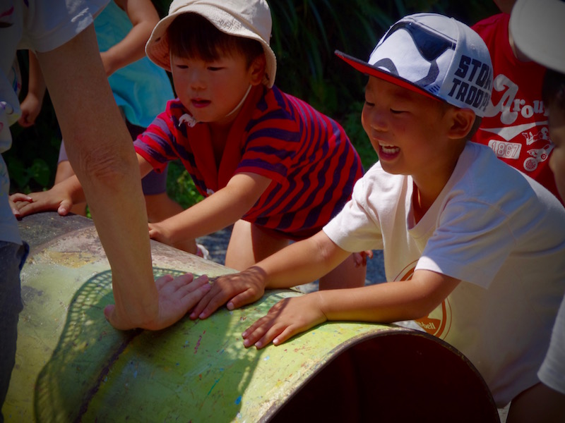 お風呂は6年生と入りました。あそびうたステージ報告 あきらちゃん公式