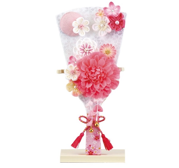 初正月を迎える赤ちゃんのお祝いには羽子板・破魔弓を送りましょう