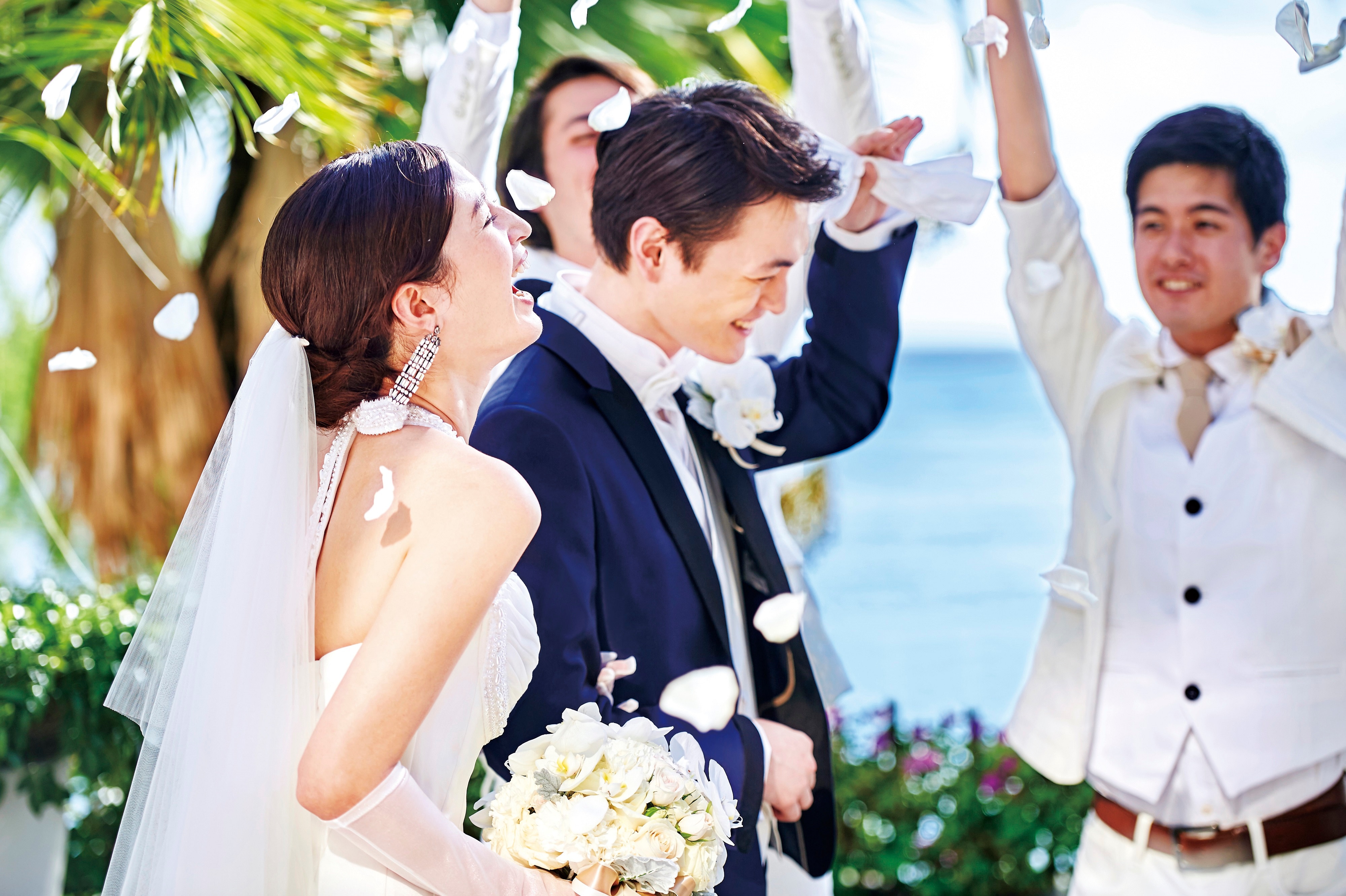 家族や親族10人ほどを招待するハワイ結婚式の費用相場や負担方法、楽しみ方や過ごし方の挙式・結婚式なら ワタベウェディング