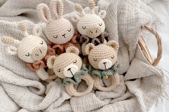 乳児に大人気のにぎにぎ！布の「リングラトル」 布おもちゃの作り方 保育士・幼稚園教諭のための情報メディア ほいくis ほいくいず