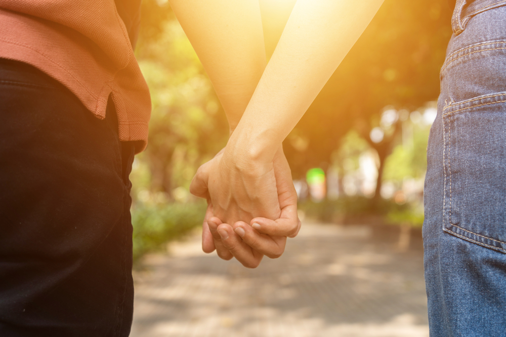 婚活で手を繋ぐのは何回目のデートならOK？ -業界最大級 結婚相談所・婚活するならツヴァイ ZWEI成婚数No.1