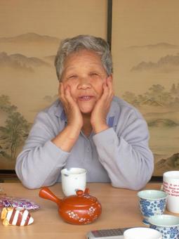 おばあちゃんっ子イラスト無料イラスト・フリー素材なら「イラストAC」