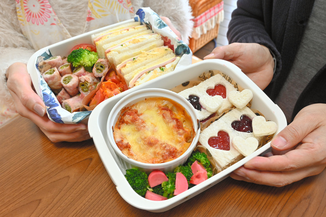 高校生。デート - 可愛い服を教えてほしいですちなみにピクニック、映画館デ- Yahoo!知恵袋