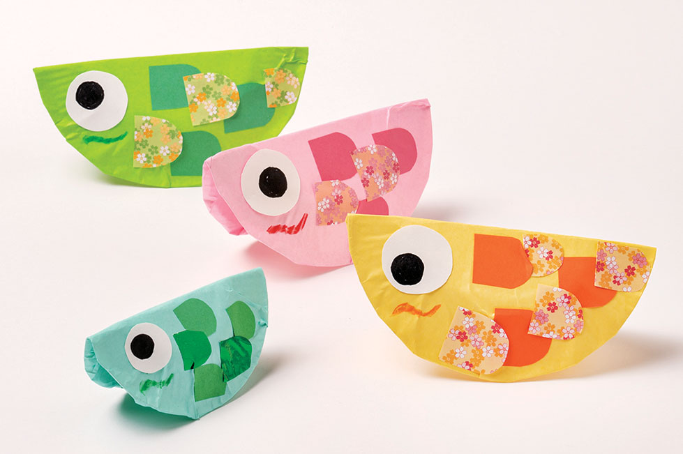 魚だね〜！と、楽しめる『こいのぼり』の手形足形アート制作♪埼玉県草加市 獨協大学前しょうちゃんちのベビーサイン のぞいて！知って！赤ちゃんの世界♪