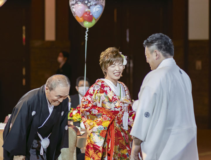 新婦が仕掛けた結婚式サプライズ 1人で娘を育てた父親に最高のプレゼント！ - 婚活情報メディア