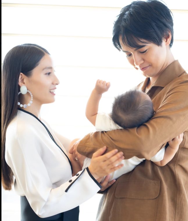 土屋太鳳、まるで“母子ショット”がかわいいと話題「なんだか目元がそっくり」「ママの顔してますね」 - スポーツ報知