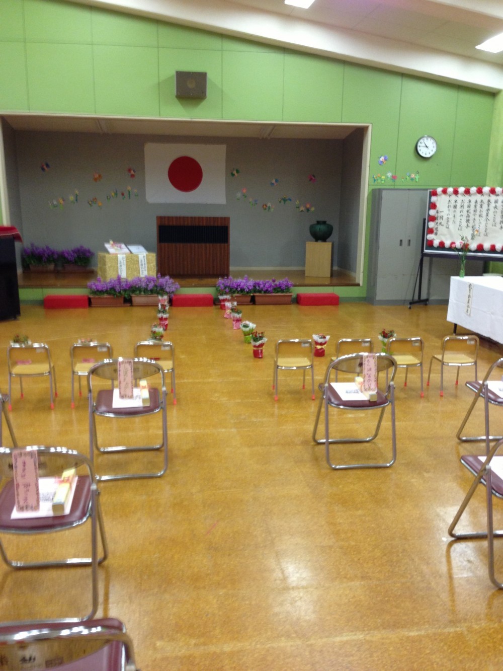 ⼤きなリボンの会場飾り世界文化ワンダ