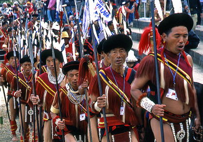 Punya - ミャンマーの北西部とインドのナガランド州に多く住む少数民族、ナガ族の手刺繍の布です☺︎ ナガ族の日常生活や身近な動植物をデザインしてるそうです♡160×100センチ位 タペストリー、ソファーカバーなどにしてもかわいいですよ◎ ネイビーもありまーす