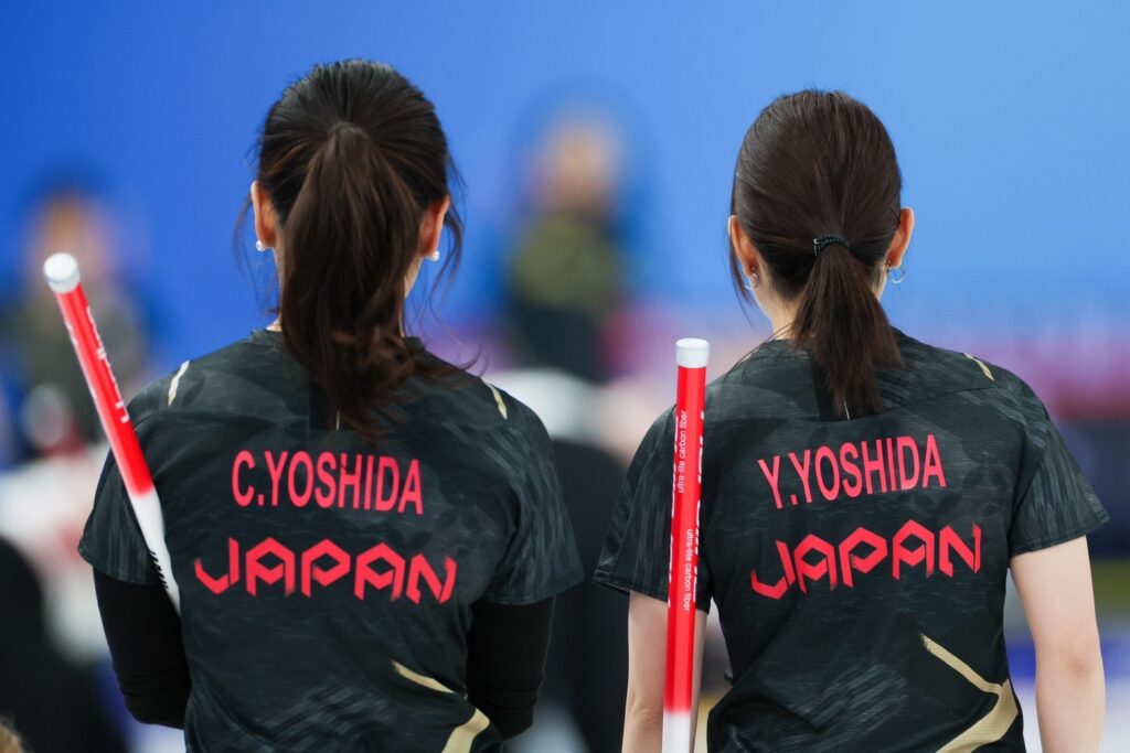 ロコ・ソラーレ吉田知那美、美人母＆姉の顔出しが話題！「笑顔がそっくり」「似てますね～」「四姉妹だ」の声 - スポーツ報知