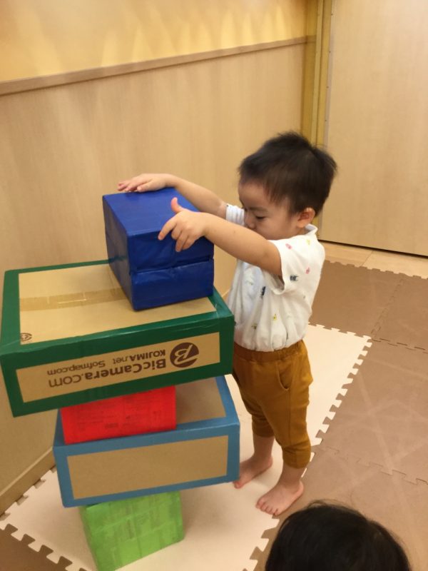 保育で使える段ボール遊びアイデア9選。ねらいと導入方法を解説保育士・幼稚園教諭のための情報メディア ほいくis ほいくいず