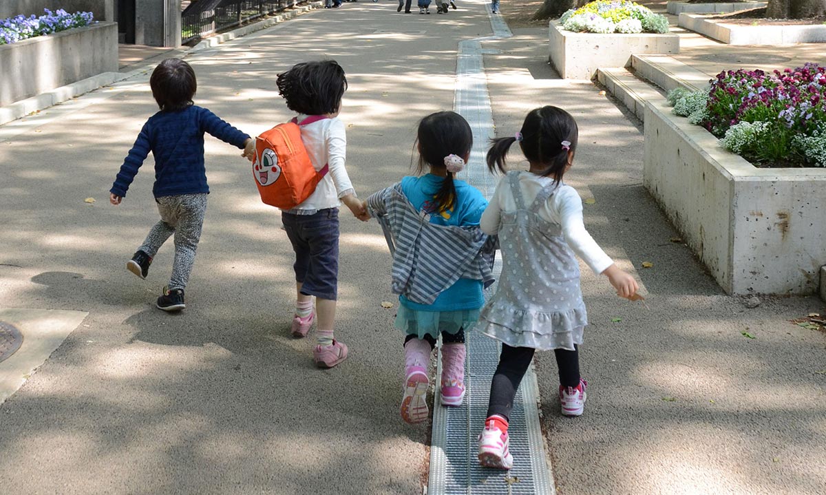 子ども同士のトラブルで謝罪の際に渡された「お詫びの品」。受け取るor受け取らない、そのワケは？ママスタセレクト