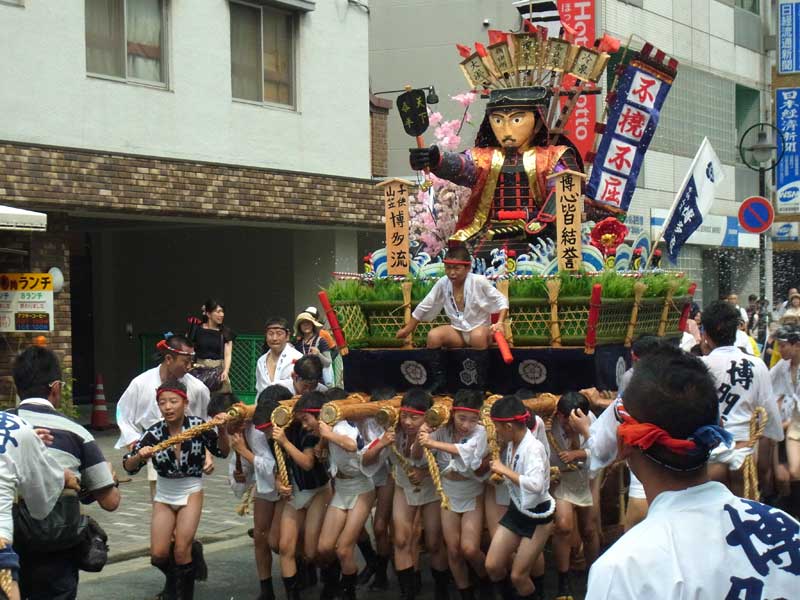 博多によーきんしゃったね！ グローバルでディープな博多の今をリアルにレポート！ 「博多に夏が来る！山笠のあるけん博多たい！」編〜1 2-Webカメラマン