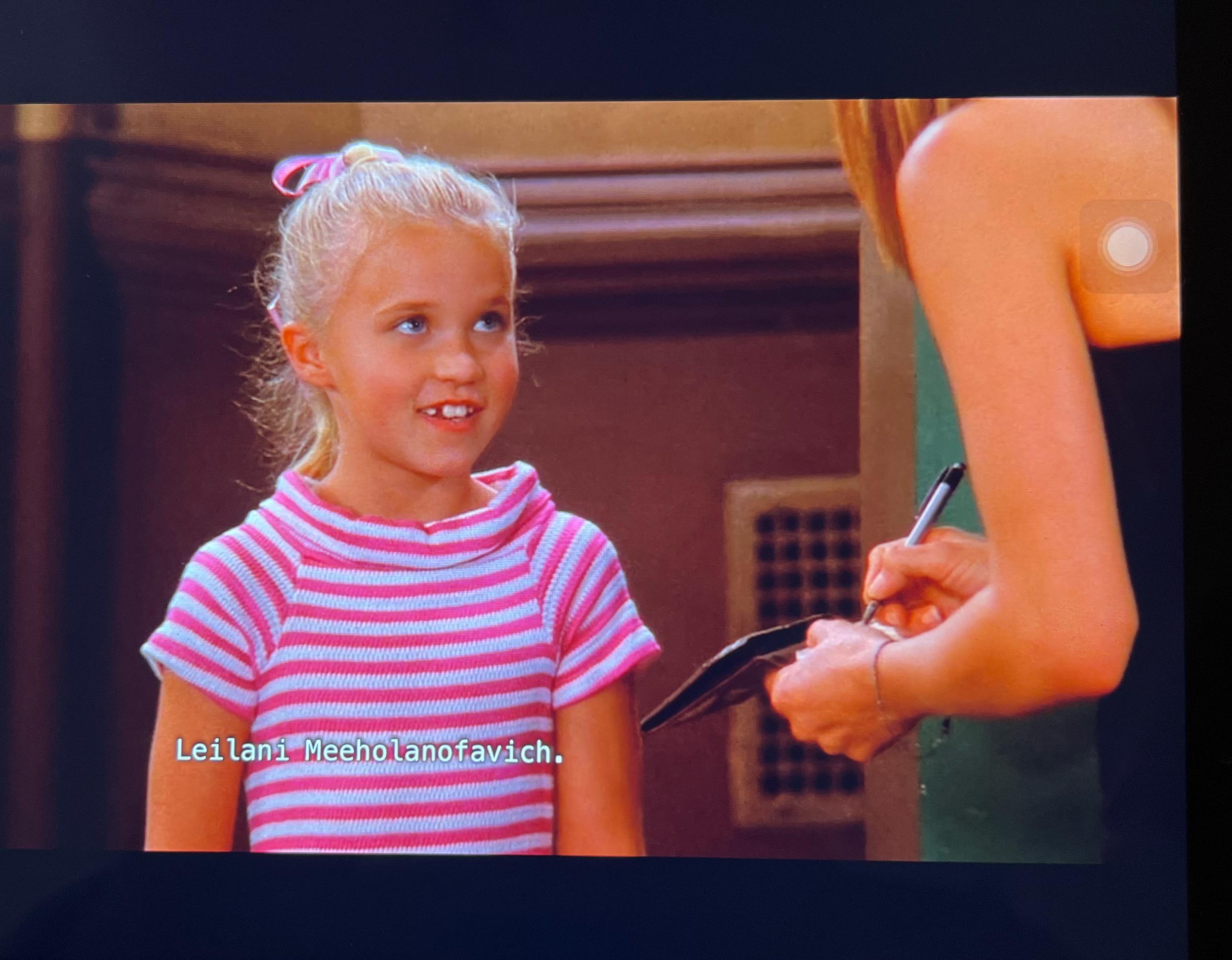 ハンナ・モンタナ」エミリー・オスメントが長年の恋人と婚約！ 「魔法のような美しい、万華鏡のような人に結婚を申し込まれた」と大のろけ 写真あり-tvgroove