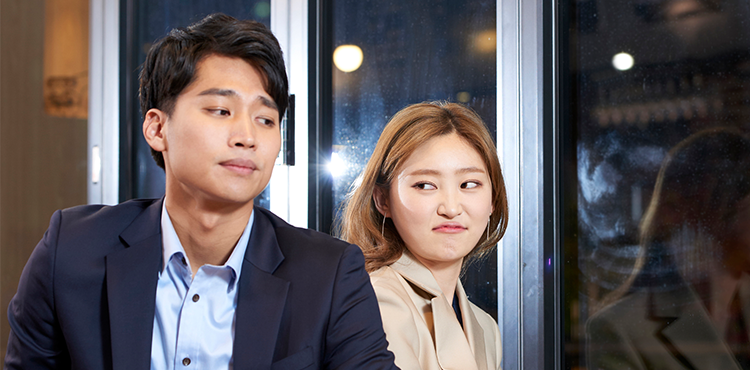 アニメ 兄妹で買い物に行ったらカップル扱いされて、気まずい雰囲気に義妹生活情報掲示板