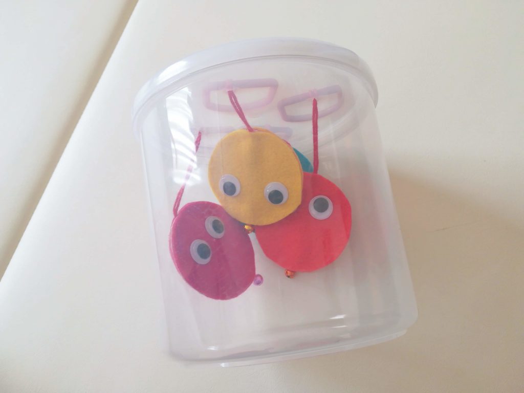 100円ショップの材料で超簡単。赤ちゃんが夢中になる玩具の作り方 - インスピ