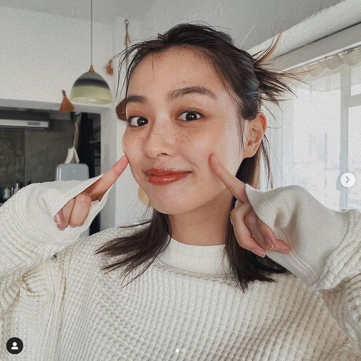 向かいのバズる家族』内田理央が語る、ネットの世界 「みんなに知られる怖さはあまりない」Real Soundリアルサウンド 映画部