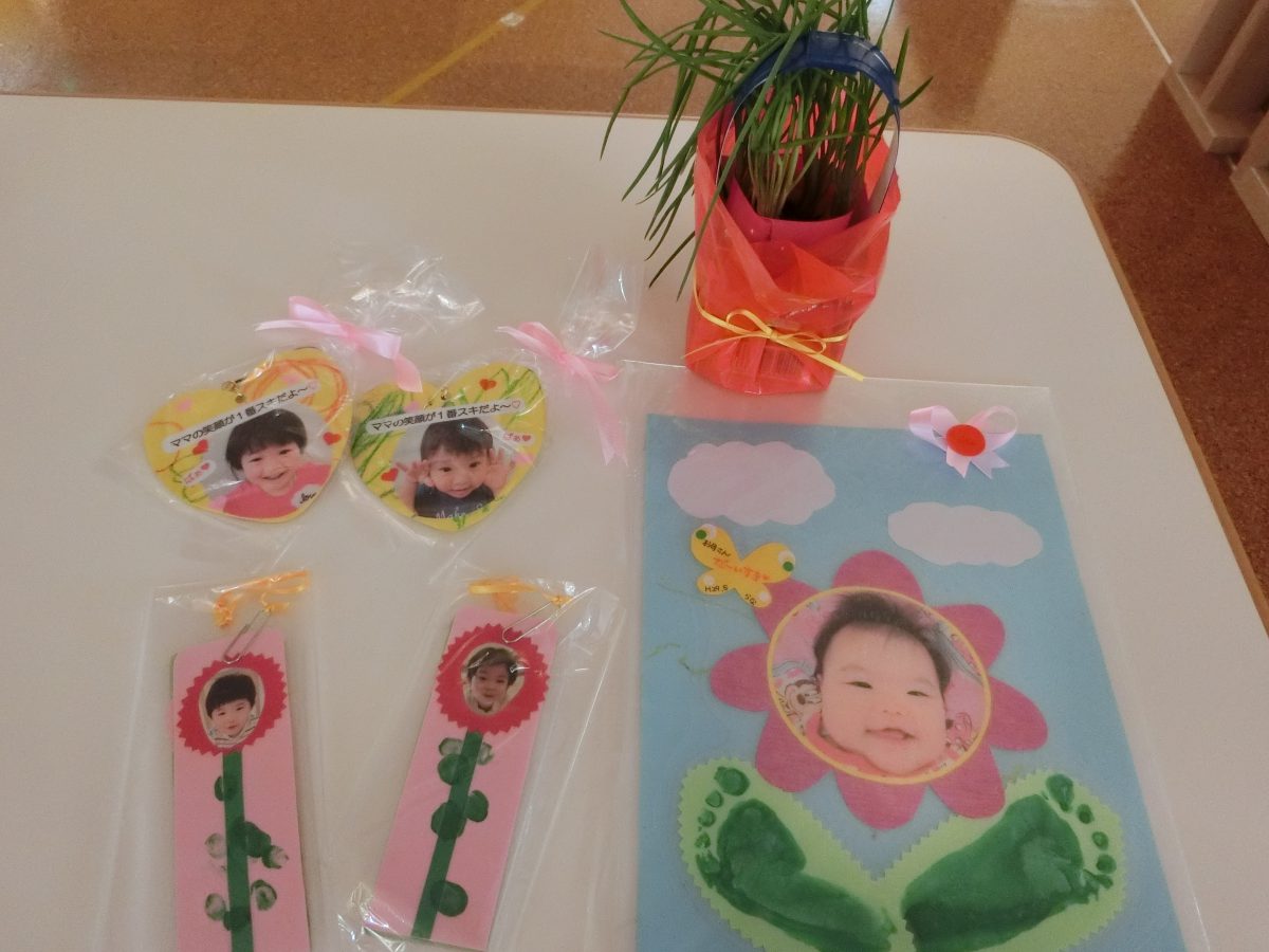 母の日製作💐 今回は乳児向けです！母の日製作 5月製作 保育園製作 乳児製作 0歳児製作 1歳児製作 2歳児製作 保育士さんと繋がりたい