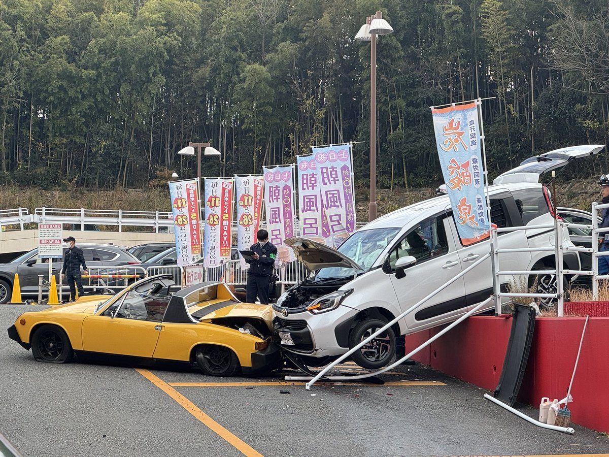 天野が原町、４中付近で自動車横転事故が発生【情報提供：貝柱磯吉さん】 : 交野タイムズ