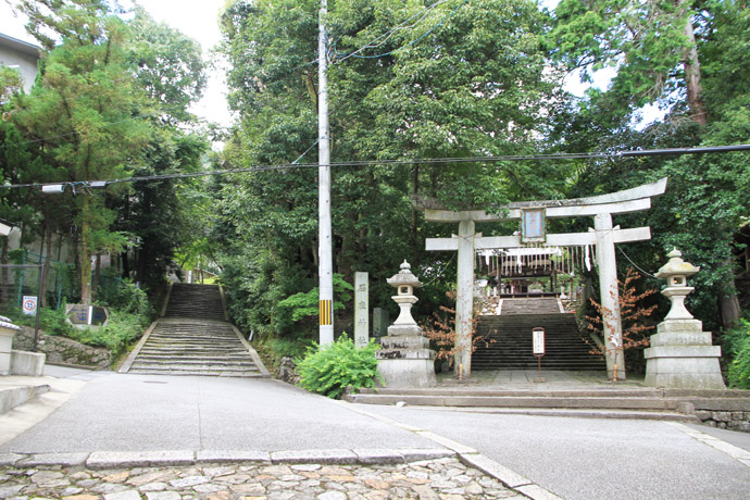 一宮市から岩倉市へ（愛知県）（１） 名鉄一宮線の廃線跡の道路を路線バスが - 浅野公園: