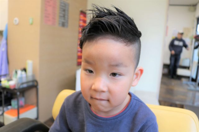 新生活がはじまるせいか 最近特に男の子のヘアスタイルのいいねを たくさん頂くので 保存数の多いスタイルまとめ😊 ・ ・男の子ヘア子供の髪型キッズカット 男の子カット 男の子の髪型イケメン小学生 イメチェンカットキッズヘアヘアセット動画 こどもカット